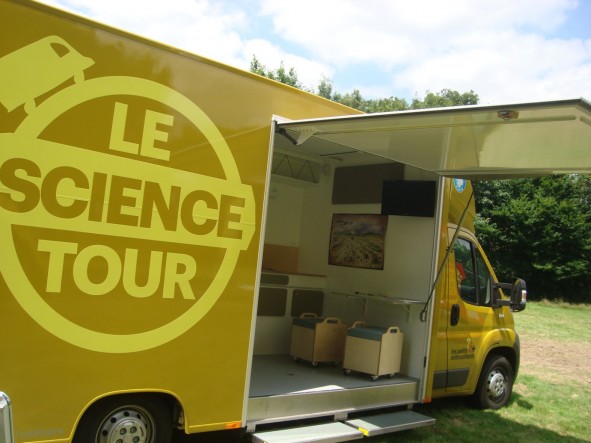 Le Science Tour : le camion des Sciences des Petits dDbrouillards