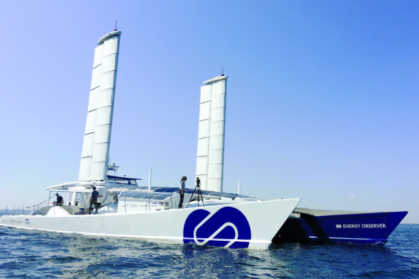 Le catamaran à hydrogène «Energy Observer » en escale en Guyane